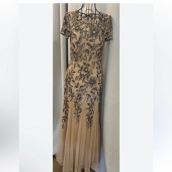 Adrianna Papell
Floral-Beaded Gown - Picture 11 of 15